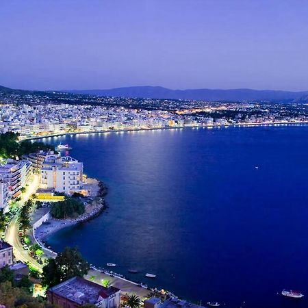 Luxurious Apartment In The Heart Of Town ! Loutraki  Exterior photo