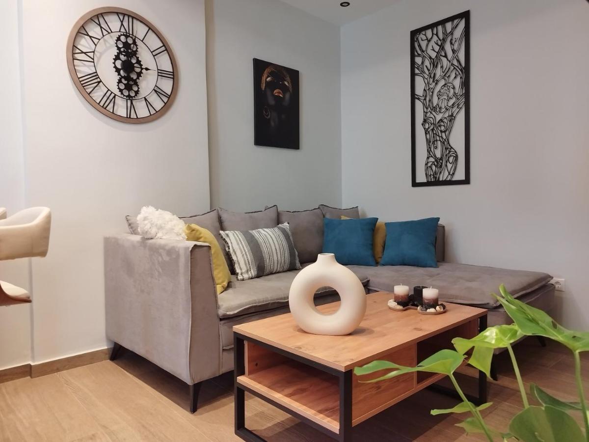 Luxurious Apartment In The Heart Of Town ! Loutraki  Exterior photo
