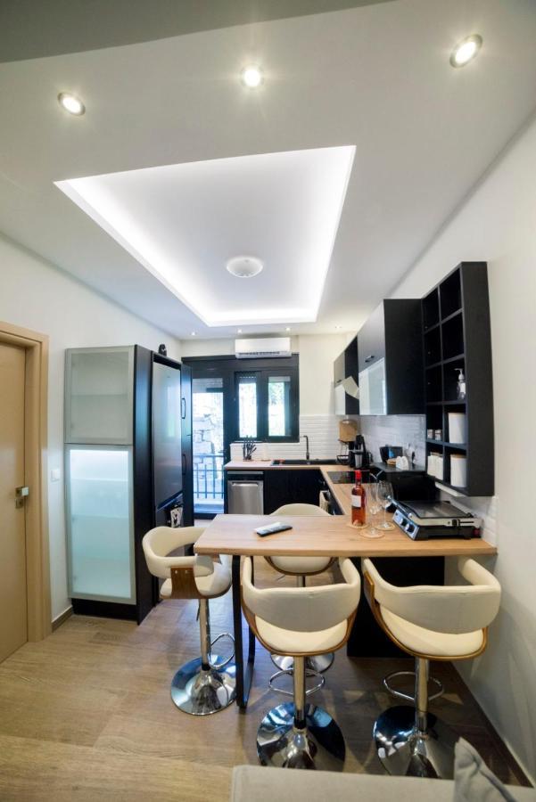 Luxurious Apartment In The Heart Of Town ! Loutraki  Exterior photo