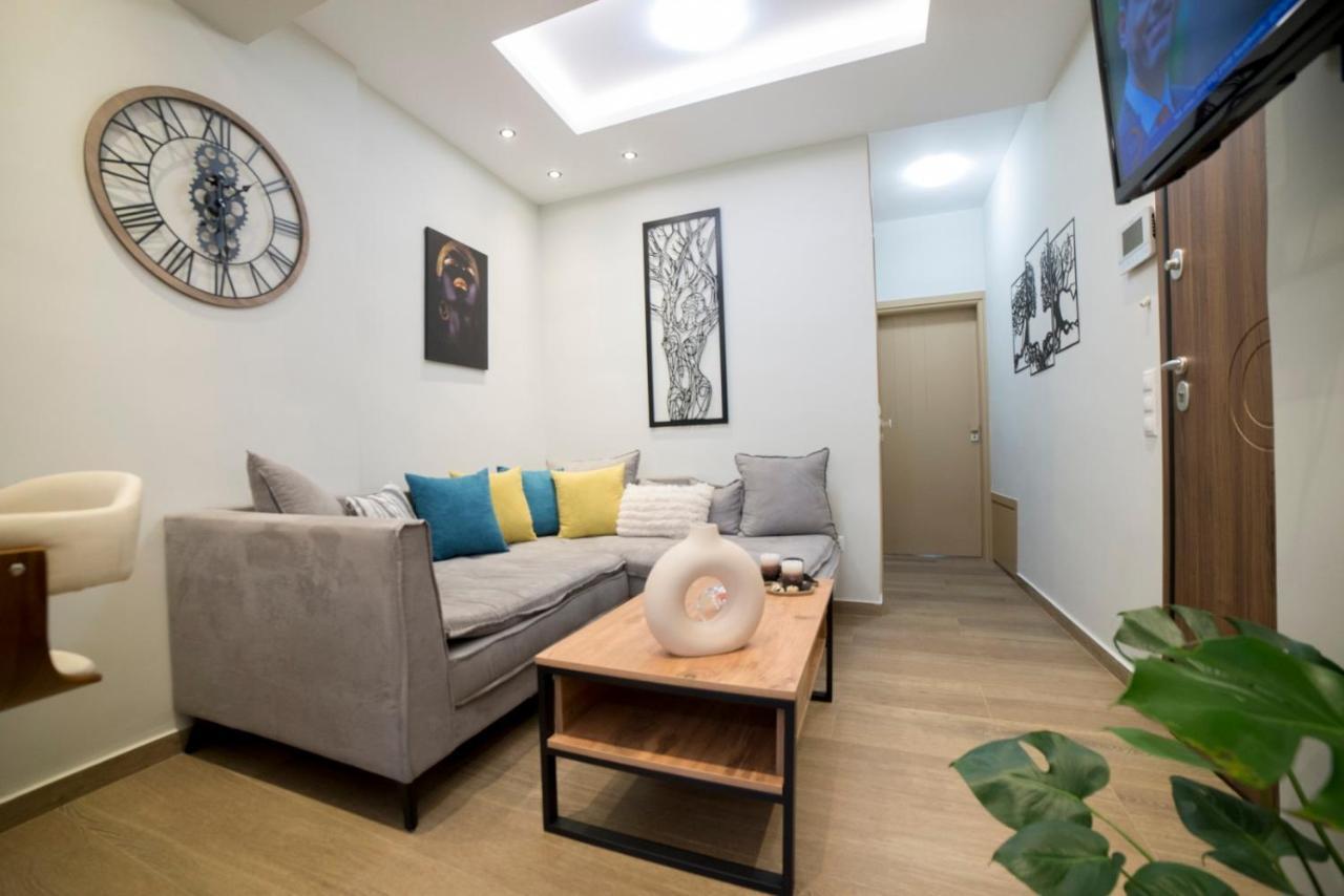 Luxurious Apartment In The Heart Of Town ! Loutraki  Exterior photo