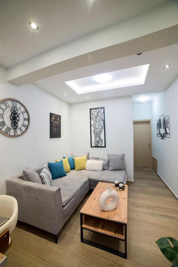 Luxurious Apartment In The Heart Of Town ! Loutraki  Exterior photo