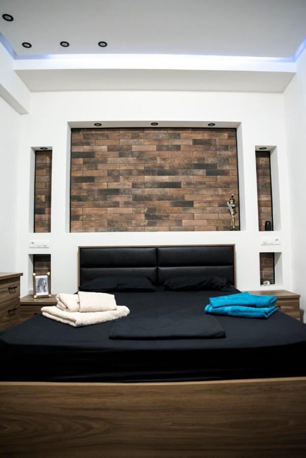 Luxurious Apartment In The Heart Of Town ! Loutraki  Exterior photo
