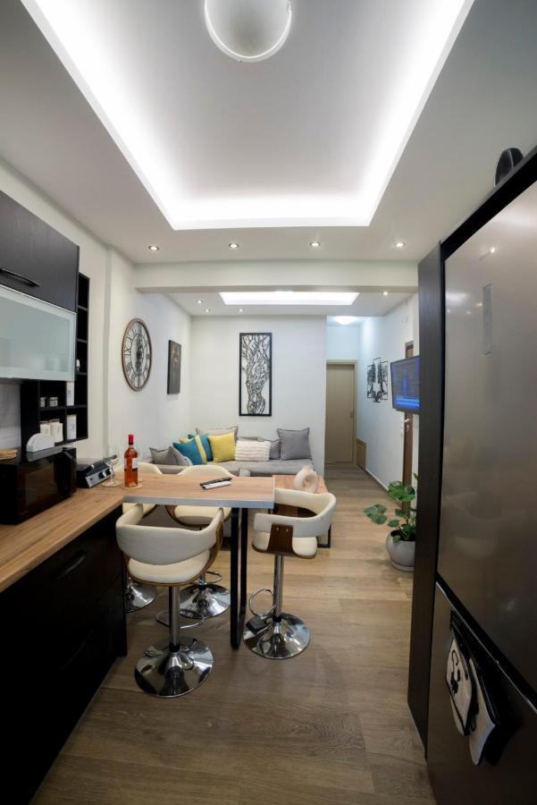 Luxurious Apartment In The Heart Of Town ! Loutraki  Exterior photo