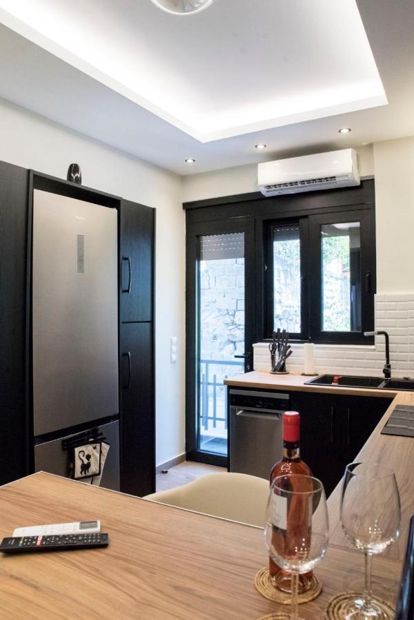 Luxurious Apartment In The Heart Of Town ! Loutraki  Exterior photo